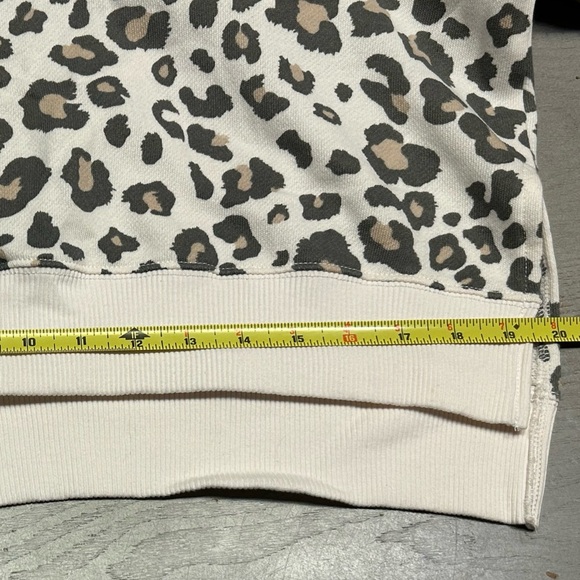 American Eagle Cheetah Crewneck Oversized Jegging Fit. Slit Sides. Women’s Small - Picture 6 of 15